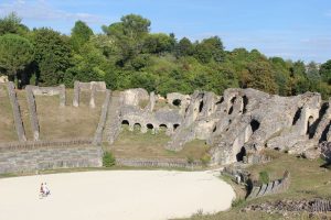 Vue_des_arenes_de_Saintes